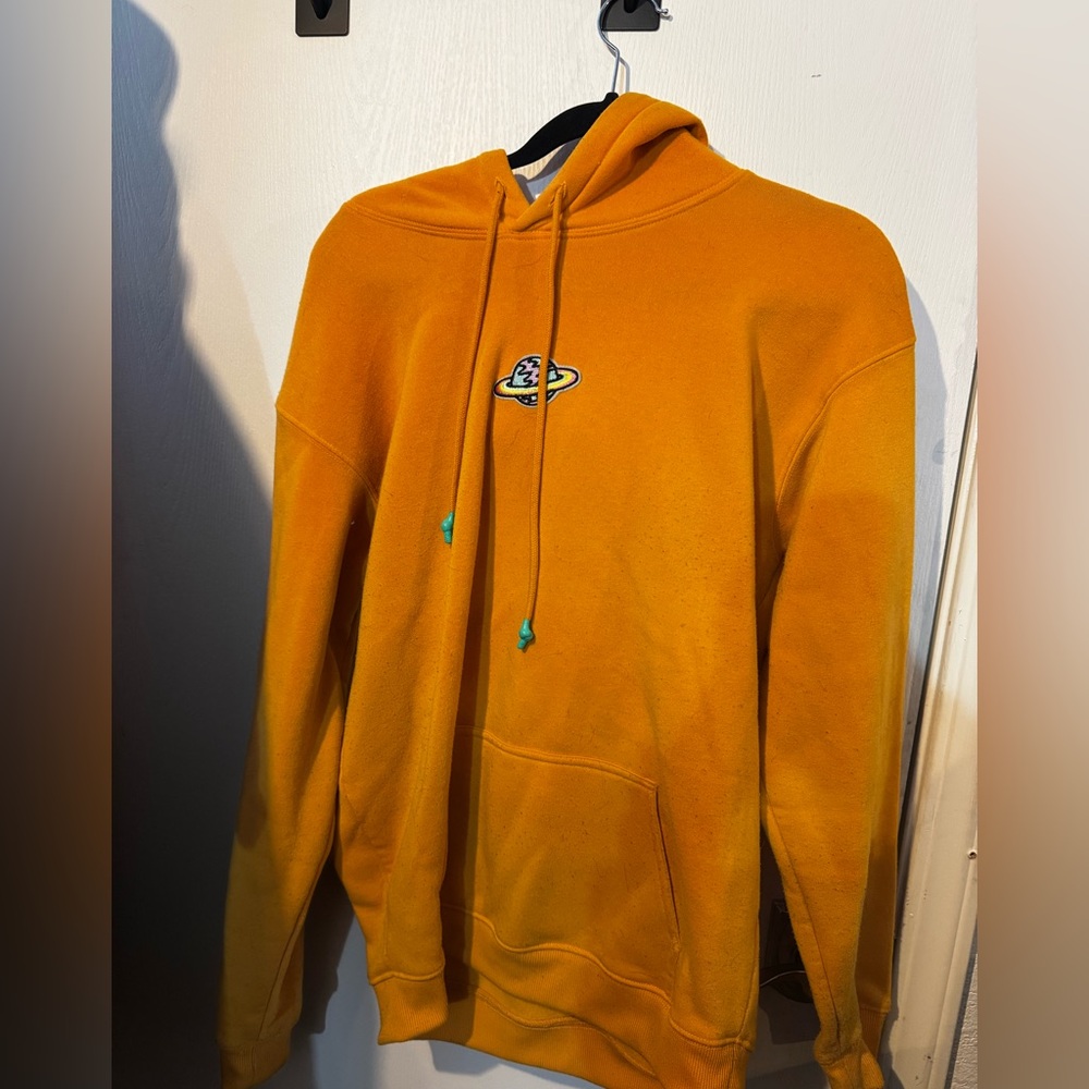 Vivre la vie yellow space hoodie